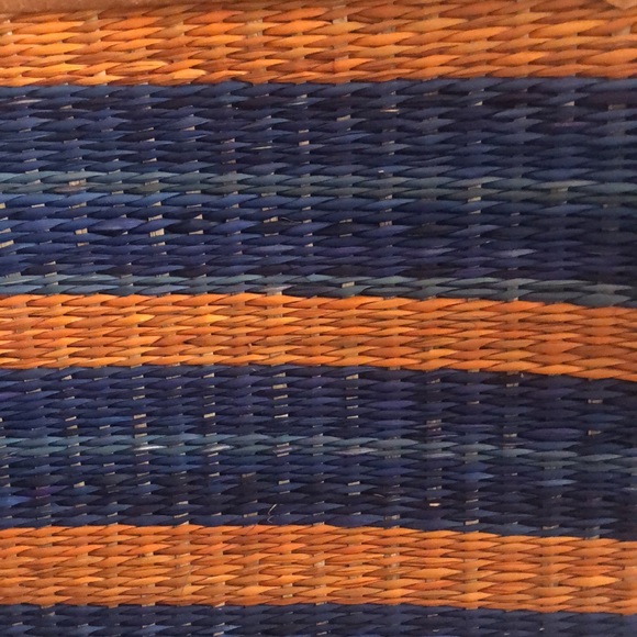 Gorgeous brand new straw tote bag. 14x10 suede handles - Picture 3 of 9